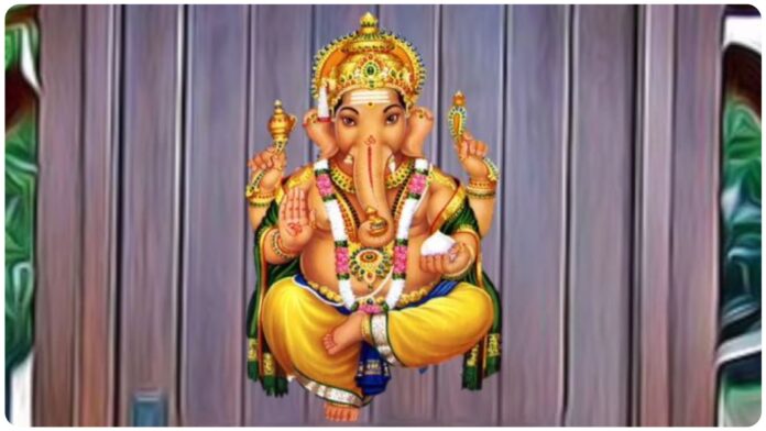 ઘરના મુખ્ય દરવાજા પર ગણેશજીનો ફોટો લગાવતા પહેલા જાણી લો નિયમો main door ganesh idol on entrance door